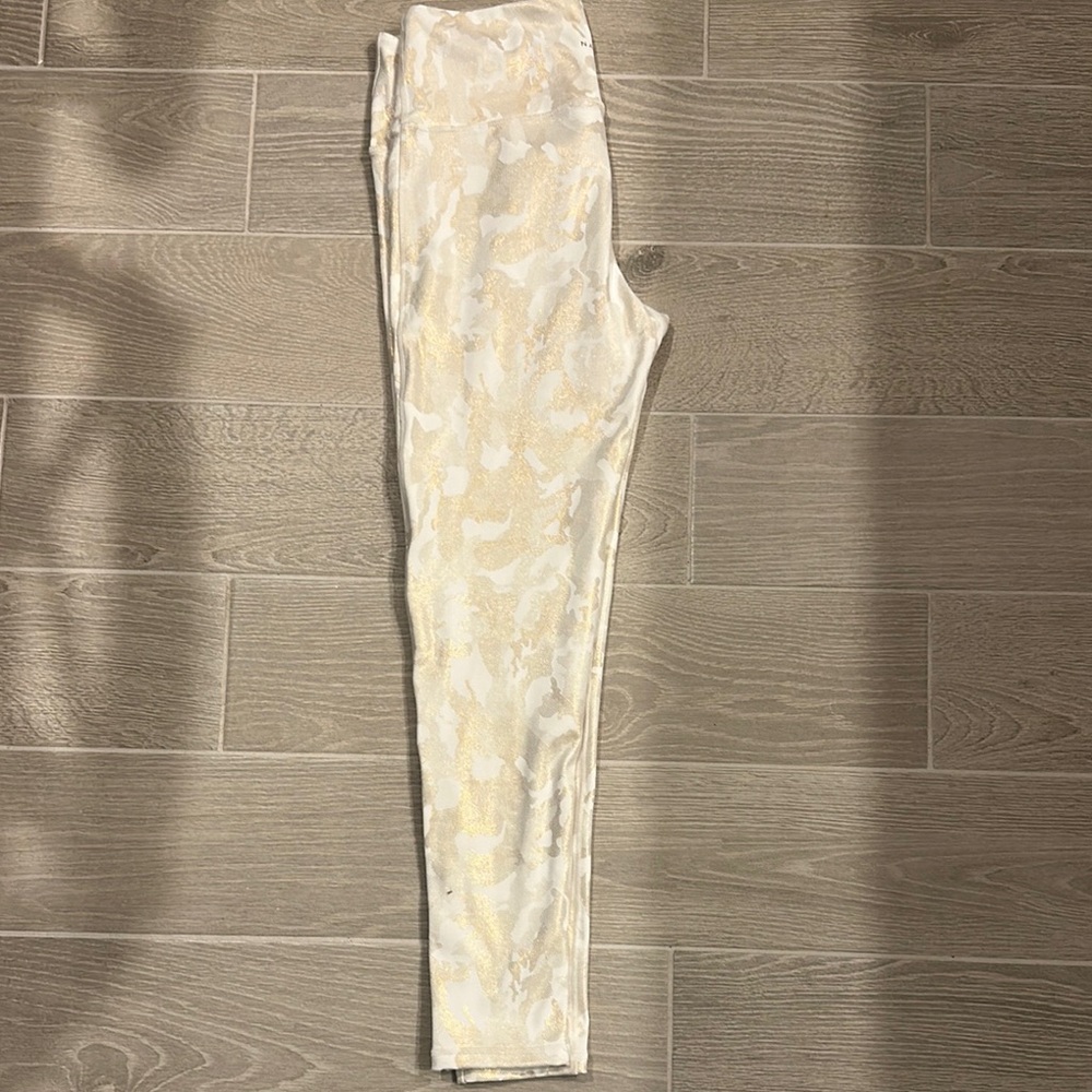 Nash Lea Cream & Gold Metallic Leggings - L